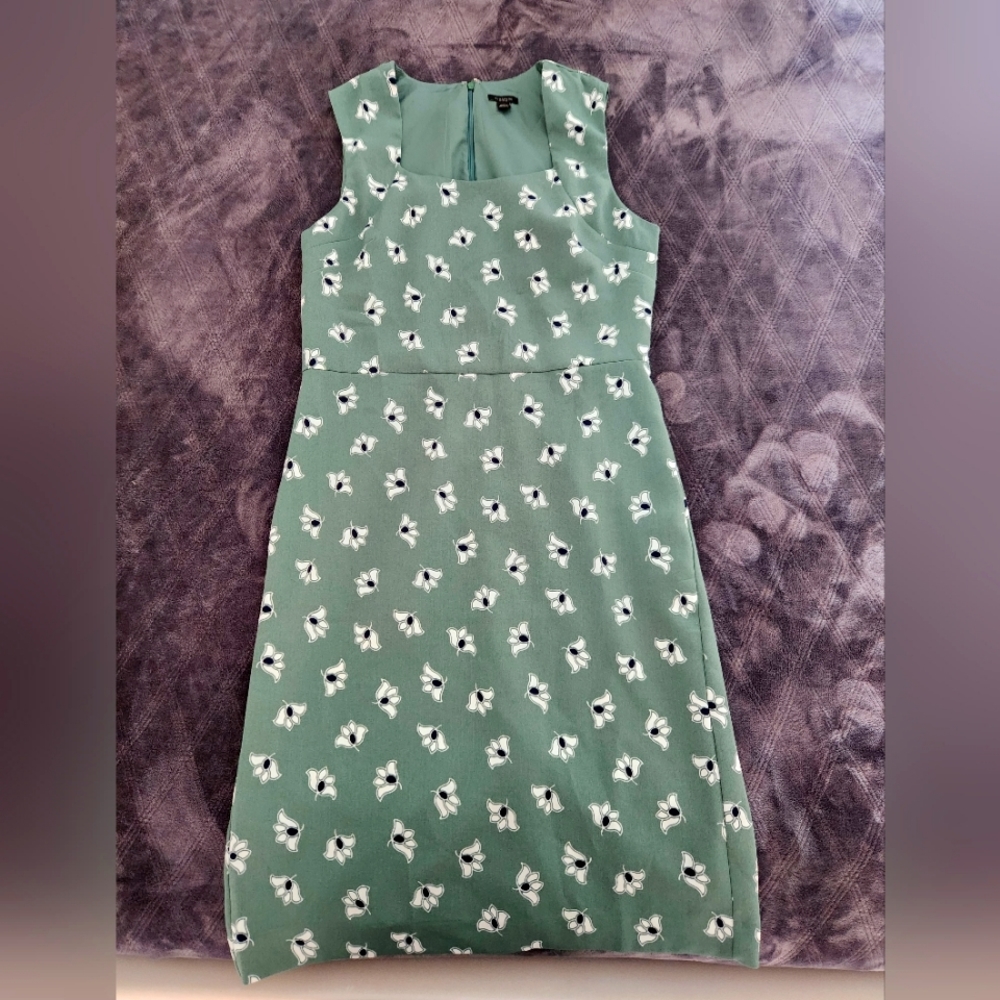 Ann Taylor factory green flower dress. Size 10